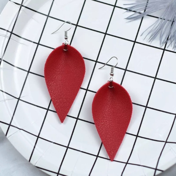 ✨RED LEATHER LEAF SHAPED EARRINGS-VEGAN-NEW✨DROP - Picture 3 of 6